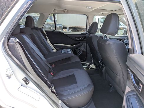 Used 2025 Subaru Outback Premium AWD/4WD image 27