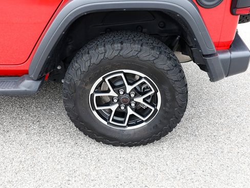 Used 2024 Jeep Wrangler Unlimited Rubicon w/ Convenience Group AWD/4WD image 4