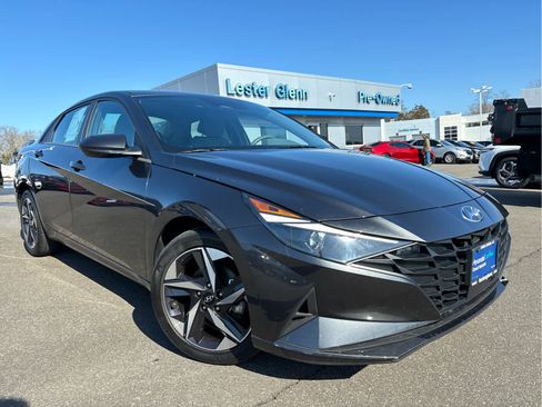 Certified 2023 Hyundai Elantra SEL w/ Convenience Package image 1