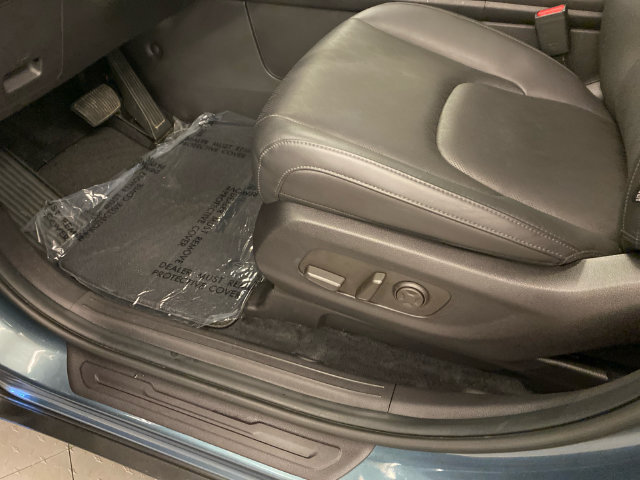 Used 2026 Kia Carnival SX w/ SX Dark Edition Package FWD image 16