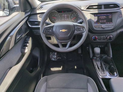 Used 2023 Chevrolet TrailBlazer LT FWD image 18