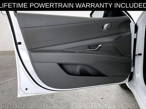 Used 2025 Hyundai Elantra Sport image 18
