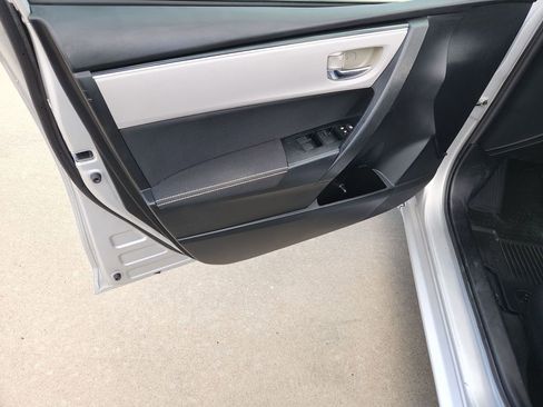 Used 2017 Toyota Corolla LE image 27