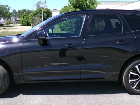Used 2024 Volvo XC60 B5 Plus AWD/4WD image 2