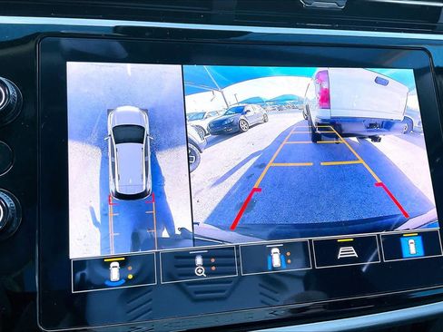 Used 2022 Chevrolet Bolt EUV Premier w/ Sun & Sound Package image 27