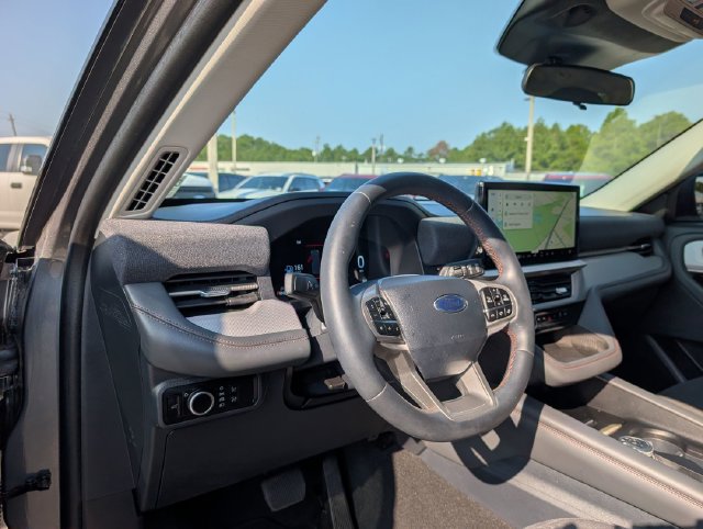 Used 2025 Ford Explorer Active RWD image 32