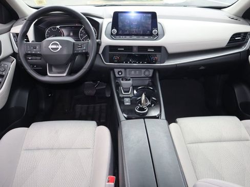 Certified 2025 Nissan Rogue SV image 12