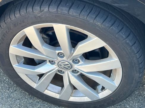 Used 2019 Volkswagen Golf SE w/ Driver Assistance Package image 21