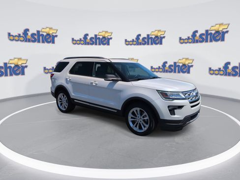 Used 2019 Ford Explorer XLT w/ Equipment Group 202A AWD/4WD image 2