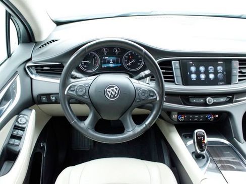 Used 2019 Buick Enclave Essence FWD image 18