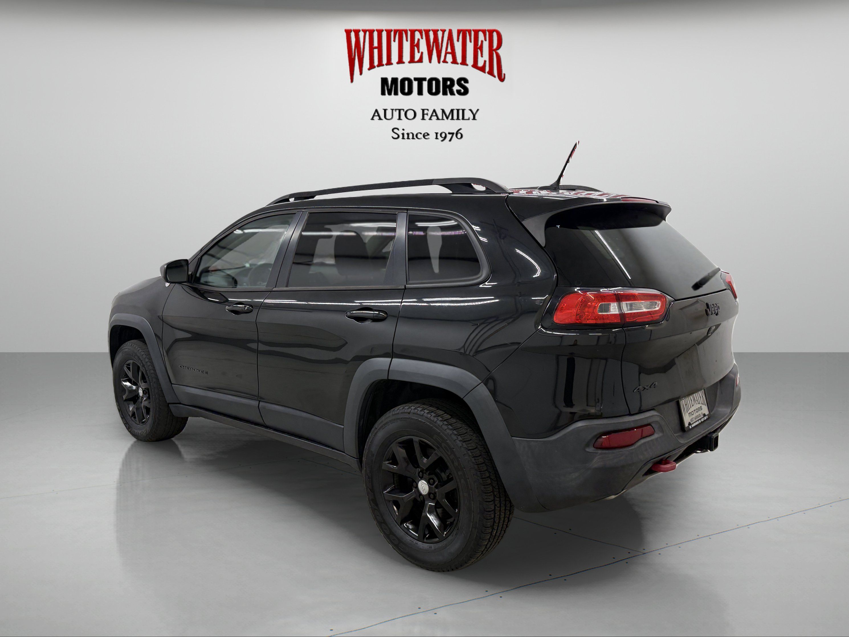 Used 2014 Jeep Cherokee Trailhawk w/ Comfort/Convenience Group AWD/4WD image 2