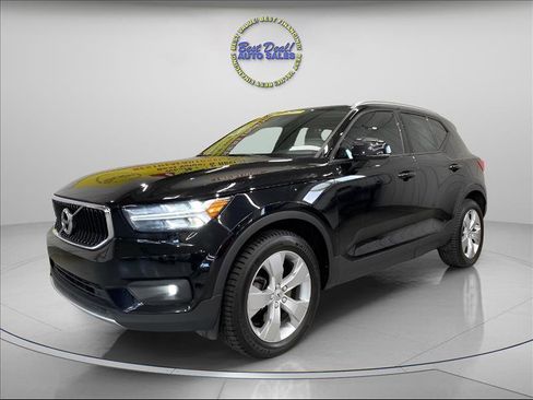 Used 2022 Volvo XC40 T5 Momentum AWD/4WD image 1