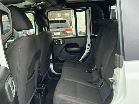 Used 2022 Jeep Gladiator Sport image 21