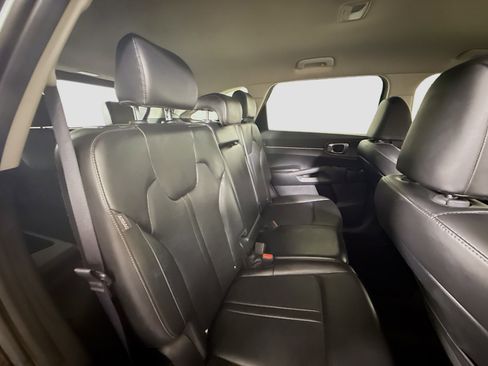 Used 2024 Kia Sorento S image 27
