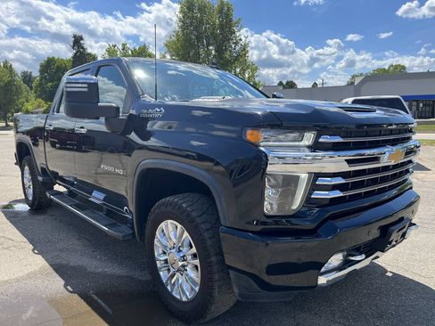 Used 2022 Chevrolet Silverado 2500 High Country w/ Safety Package II AWD/4WD image 4