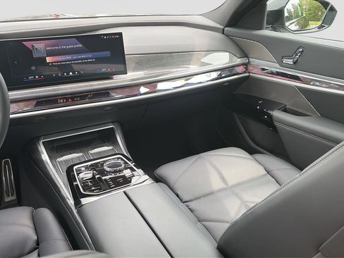 Used 2023 BMW 740i RWD image 16
