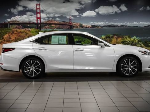 Used 2025 Lexus ES 350 w/ Premium Package FWD image 5