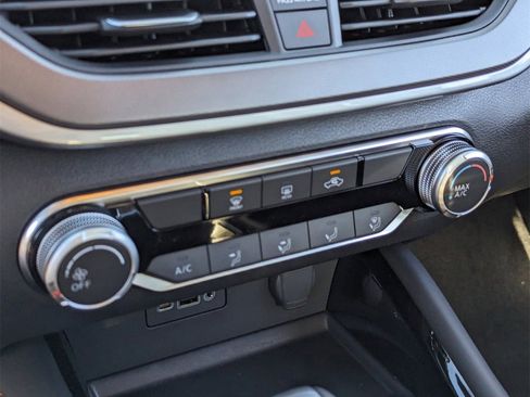 New 2025 Nissan Altima 2.5 SR image 18