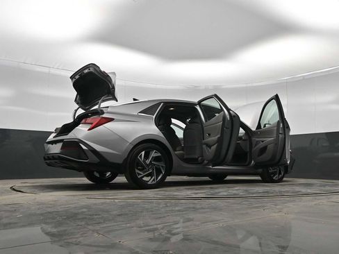 Used 2025 Hyundai Elantra SEL image 43