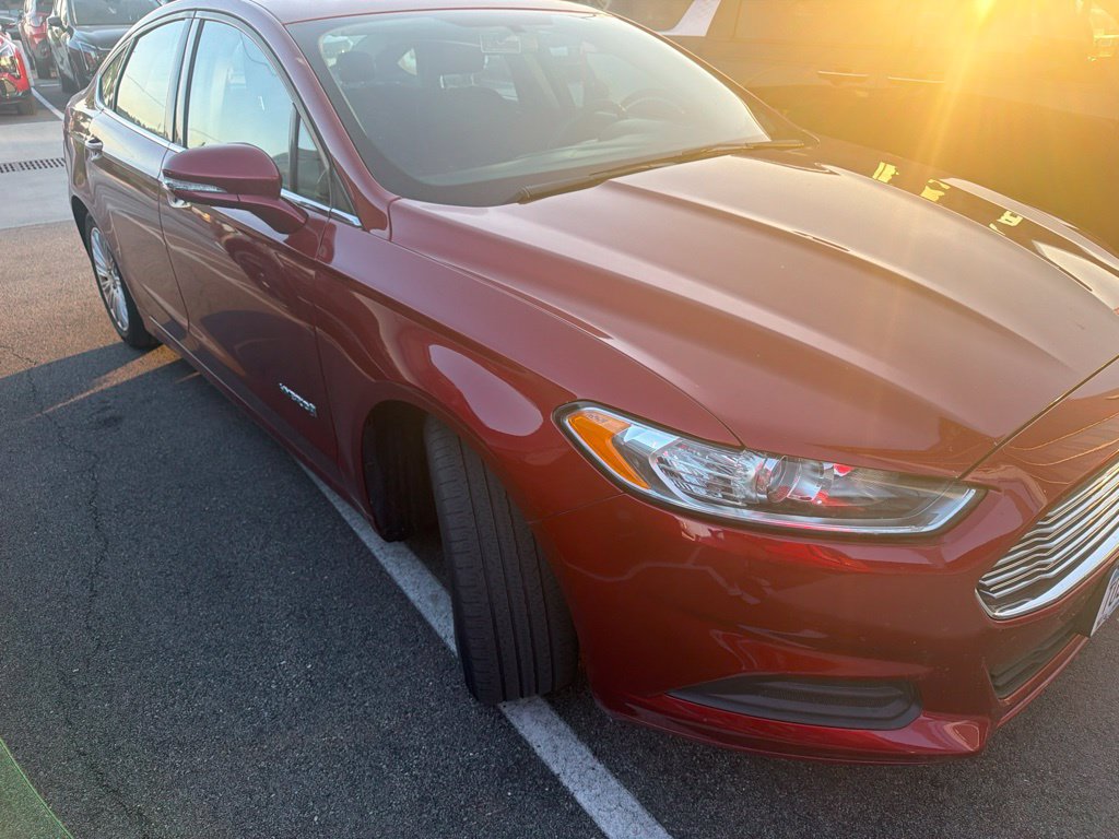 Used 2016 Ford Fusion SE FWD image 2