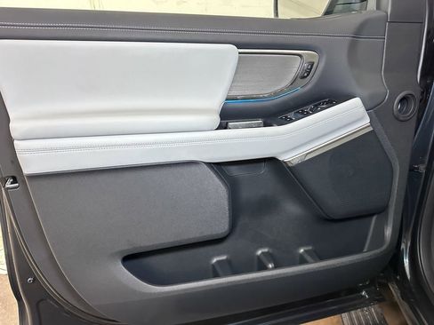 New 2025 Ford Expedition Max Platinum w/ Driver's Package AWD/4WD image 23
