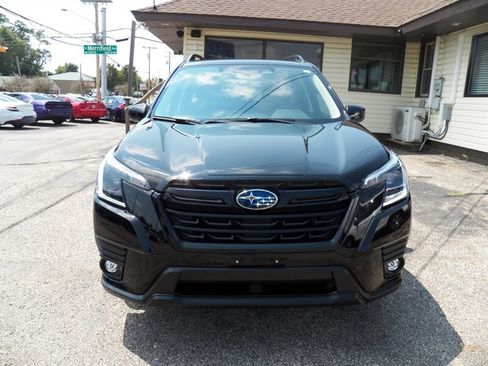 Used 2024 Subaru Forester Premium AWD/4WD image 5