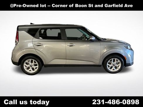 Used 2023 Kia Soul LX w/ LX Technology Package FWD image 6