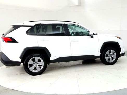 Used 2022 Toyota RAV4 LE AWD/4WD image 6