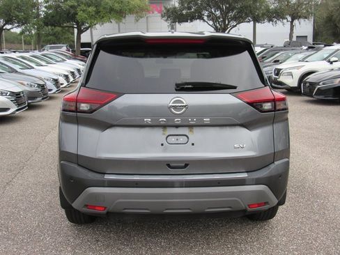 Used 2021 Nissan Rogue SV image 4