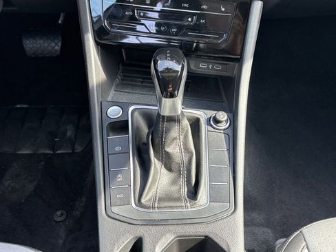 Used 2025 Volkswagen Jetta SE image 38