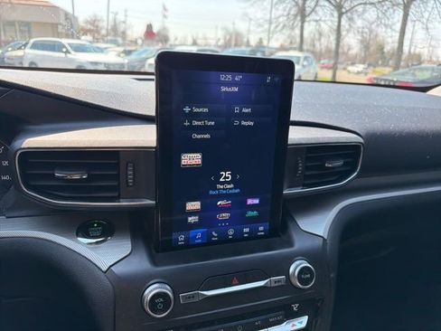 Used 2020 Ford Explorer XLT w/ Equipment Group 202A image 10