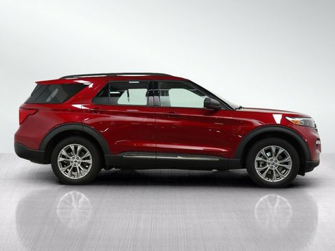 Used 2022 Ford Explorer XLT w/ Equipment Group 202A AWD/4WD image 6