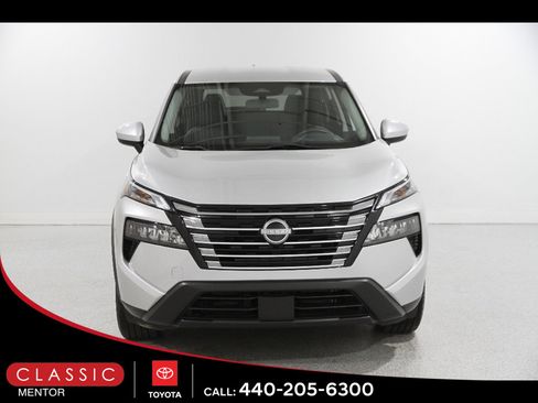 Used 2024 Nissan Rogue SV AWD/4WD image 2