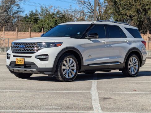 Used 2023 Ford Explorer King Ranch w/ Technology Package image 8