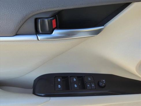 Used 2018 Toyota Camry LE w/ Convenience Package image 8