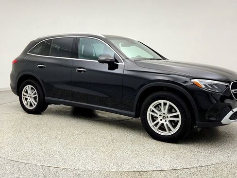 Used 2025 Mercedes-Benz GLC 300 4MATIC image 3