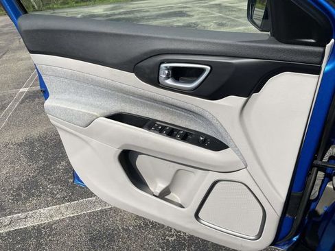 Used 2022 Jeep Compass Latitude w/ Convenience Group image 28