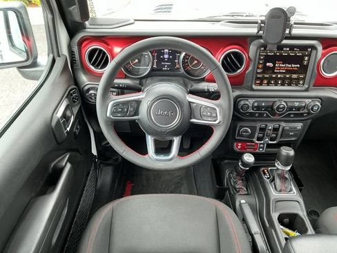 Used 2023 Jeep Gladiator Rubicon w/ Cold Weather Group AWD/4WD image 12