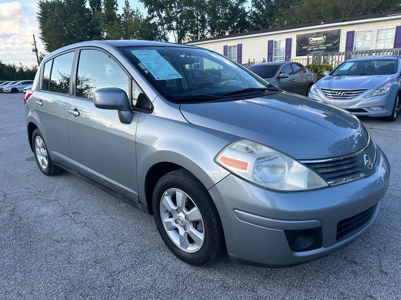 Used 2009 Nissan Versa Hatchback w/ Convenience Pkg FWD image 4