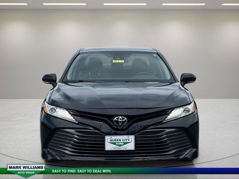Used 2019 Toyota Camry XLE image 8