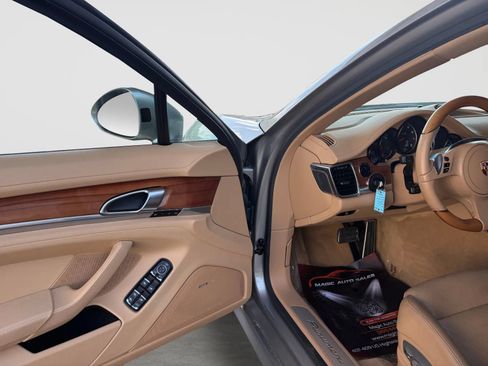 Used 2012 Porsche Panamera 4 image 11