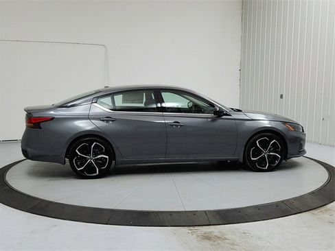 Used 2025 Nissan Altima 2.5 SR image 8