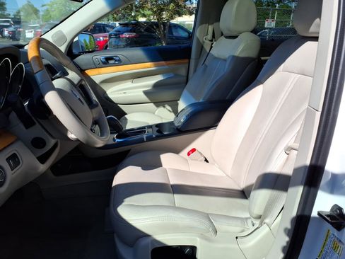 Used 2011 Lincoln MKT 2WD w/ 101A Rapid Spec Order Code image 12