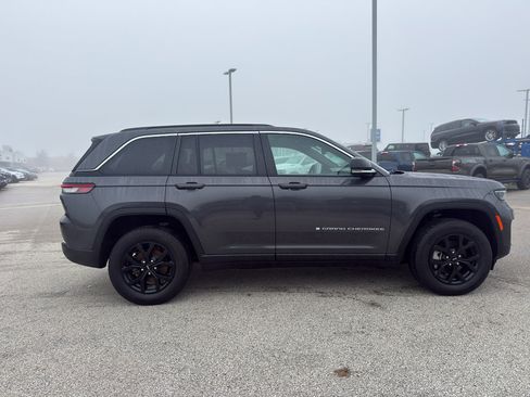 Used 2024 Jeep Grand Cherokee Limited image 4