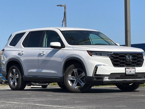 Used 2023 Honda Pilot EX-L image 2