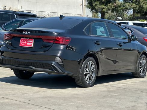 Used 2023 Kia Forte LXS image 3