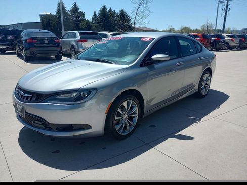 Used 2015 Chrysler 200 S image 1