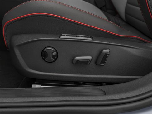 Used 2025 Volkswagen GTI SE FWD image 41