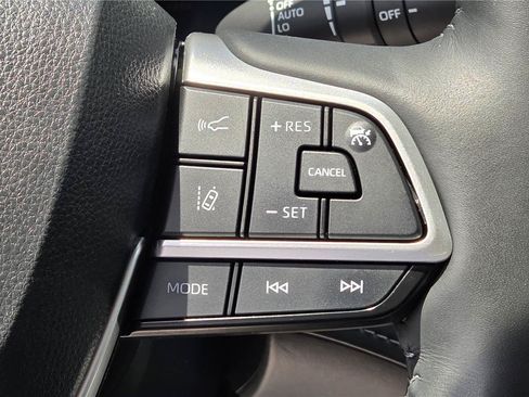 Used 2023 Toyota Highlander Platinum AWD/4WD image 20