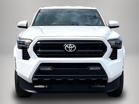 Used 2025 Toyota Tacoma SR5 image 3